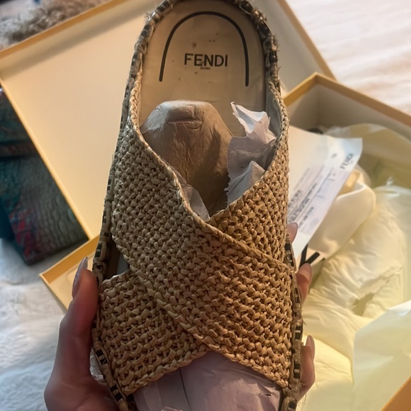 FENDI Rattan Slides - Picture 3 of 5